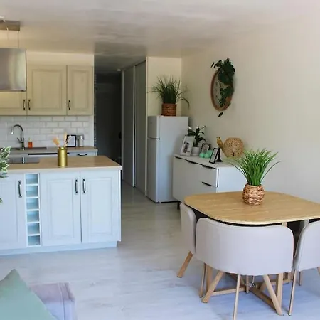 Blue Bay Home, Tennis, Piscine, Boulodrome Apartment