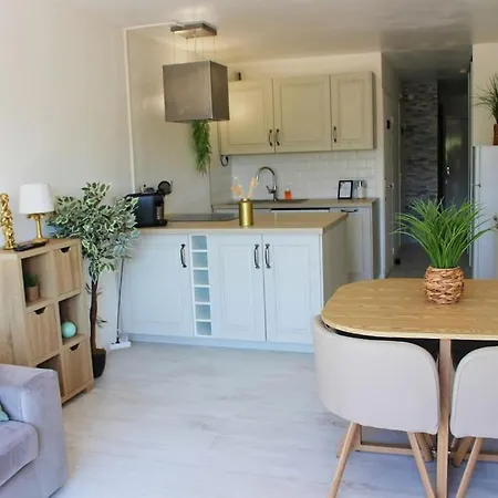 Apartment Blue Bay Home, Tennis, Piscine, Boulodrome
